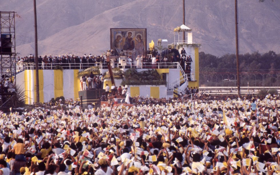 SAN JUAN PABLO II en el PER� (1985 y 1988)