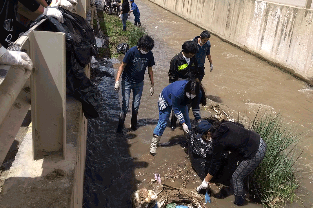 Estudiantes UCSS participaron en faena de limpieza del río Tarma