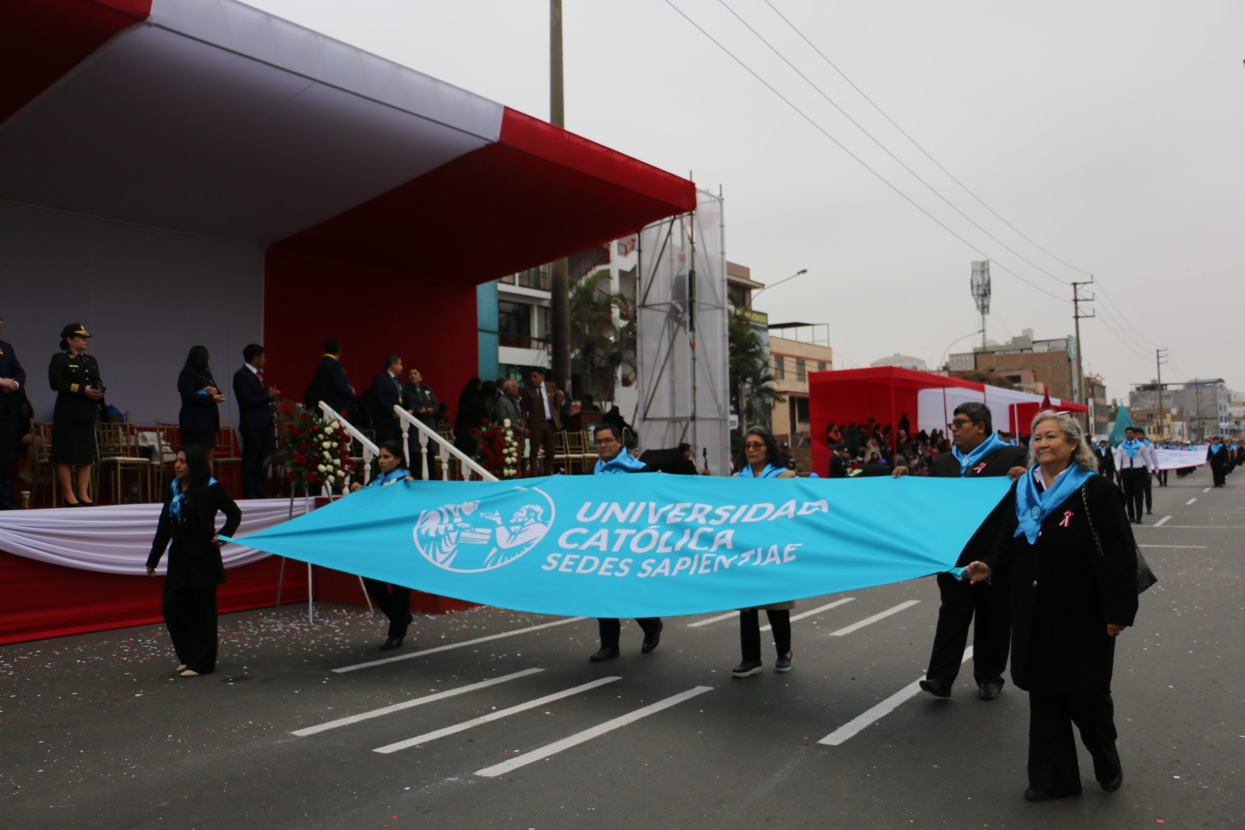 UCSS participa por primera vez en el desfile patrio organizado por la Municipalidad de Los Olivos