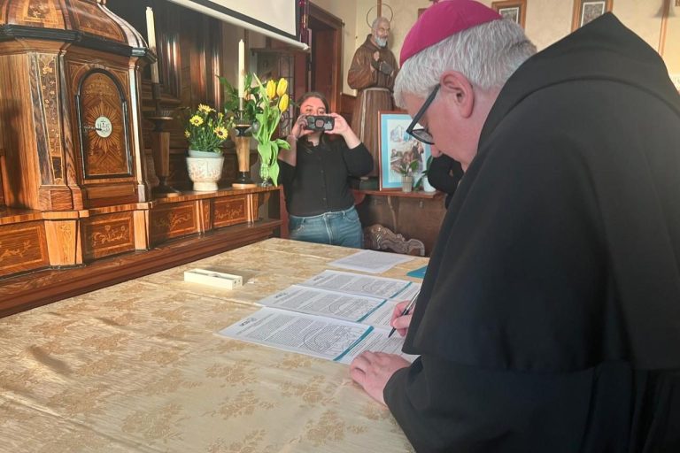 UCSS firma convenio de cooperación internacional con la Diócesis de Bouar en África